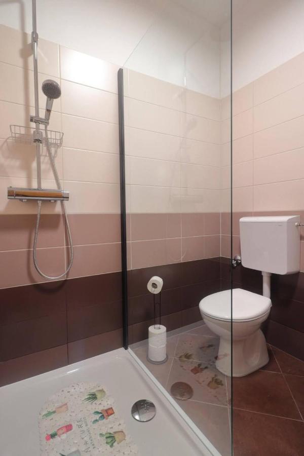Apartman Studio Pesja Omisalj Ngoại thất bức ảnh